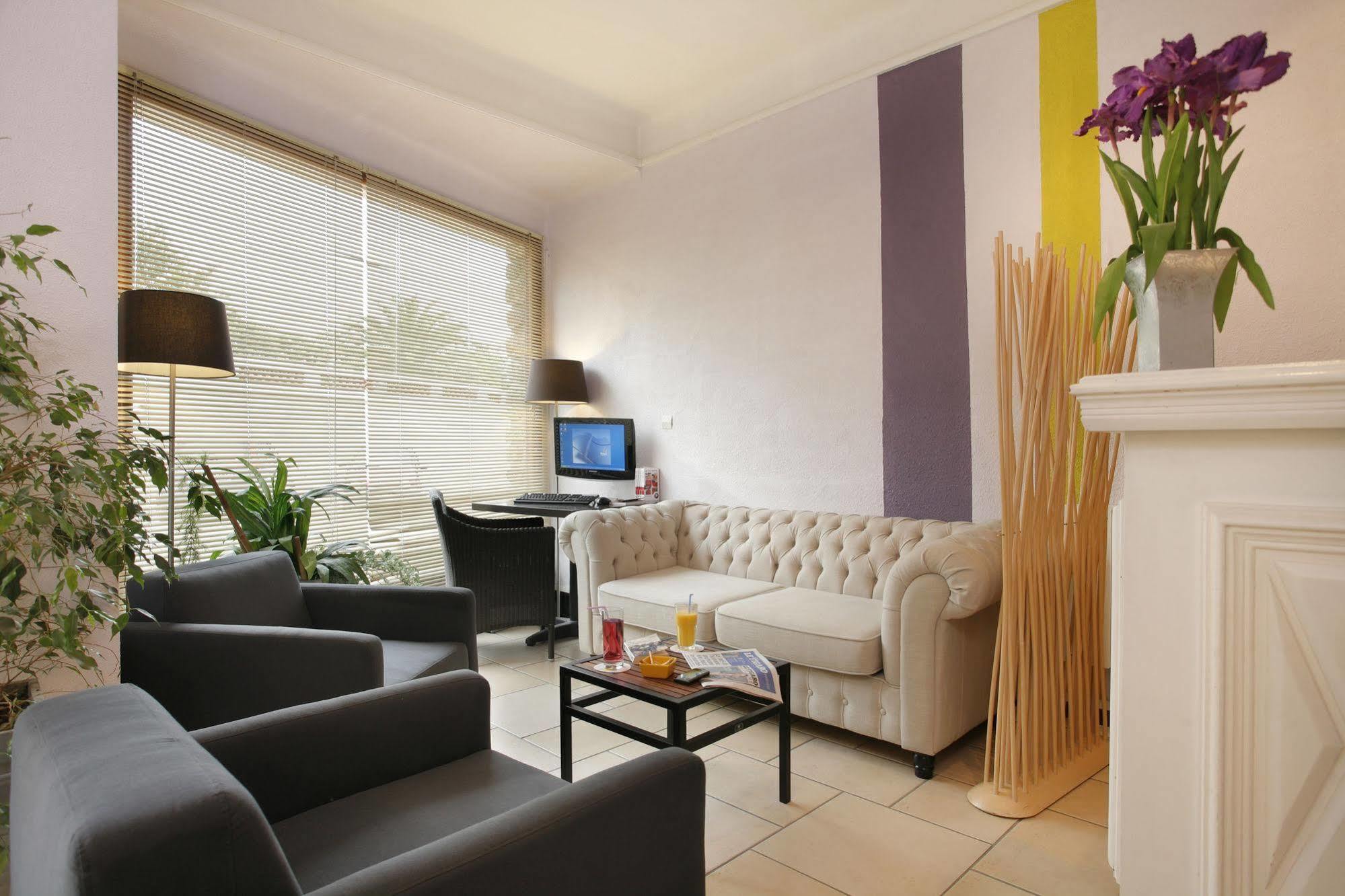 Hotel The Originals Perpignan Sud Le Grillon D'Or Le Boulou Exterior foto