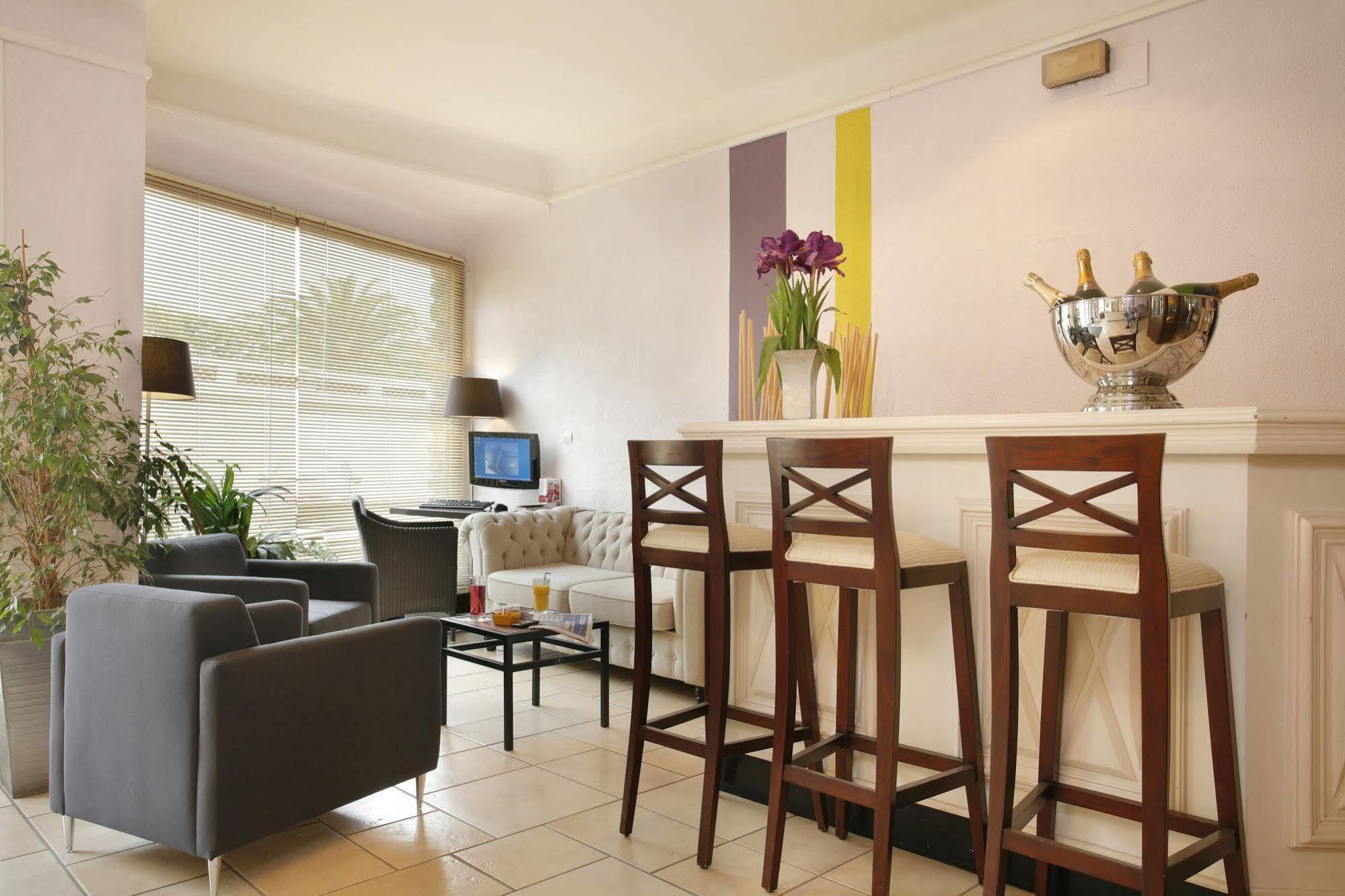 Hotel The Originals Perpignan Sud Le Grillon D'Or Le Boulou Exterior foto