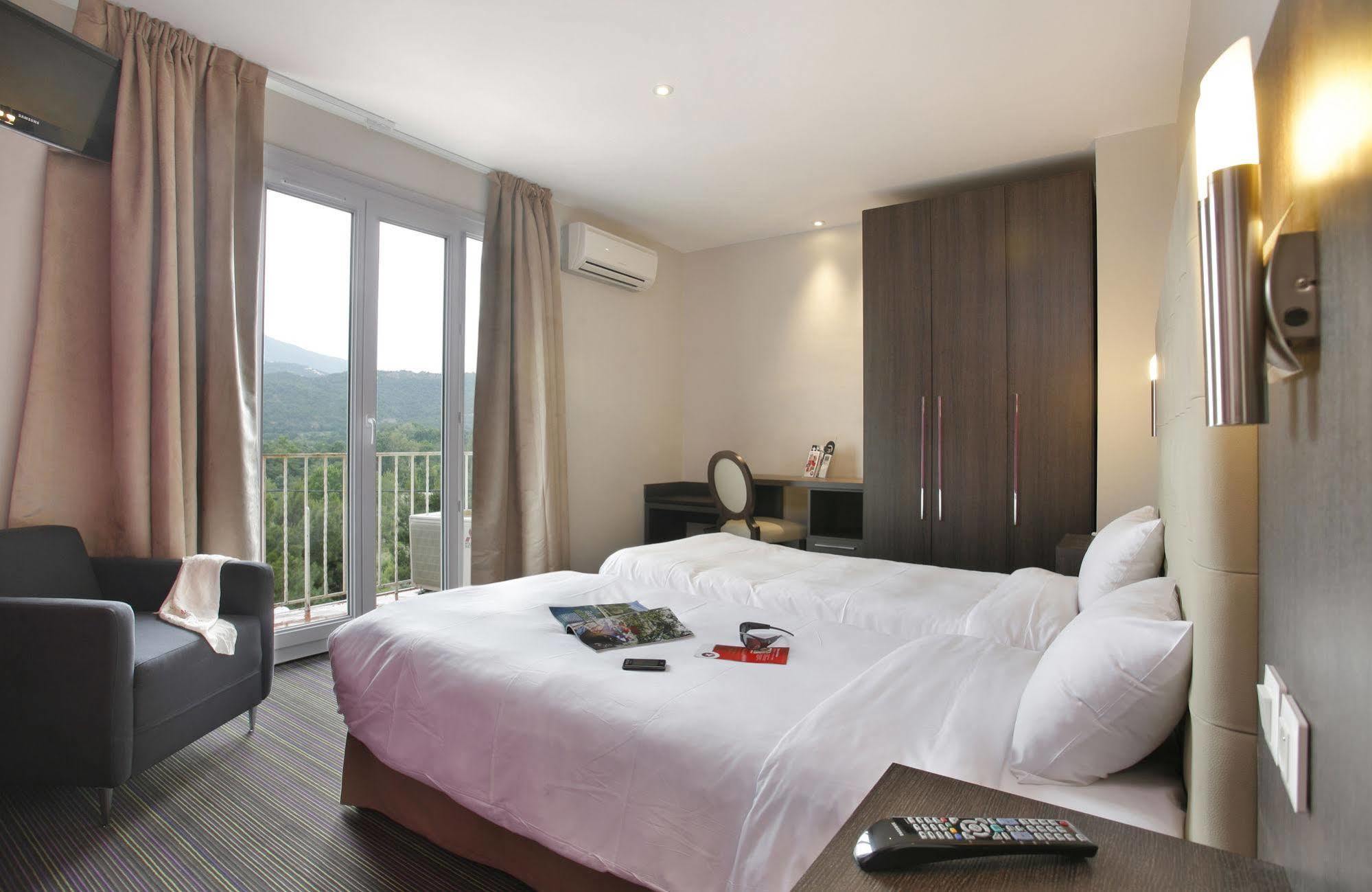 Hotel The Originals Perpignan Sud Le Grillon D'Or Le Boulou Exterior foto