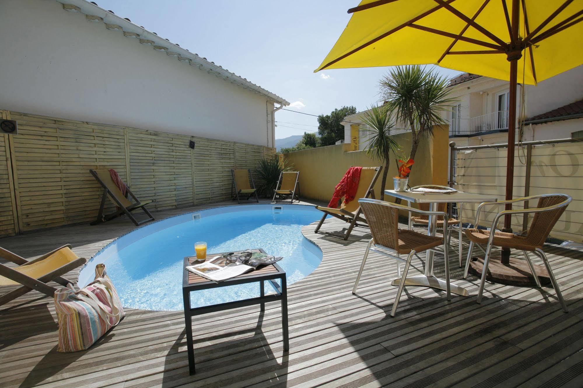Hotel The Originals Perpignan Sud Le Grillon D'Or Le Boulou Exterior foto